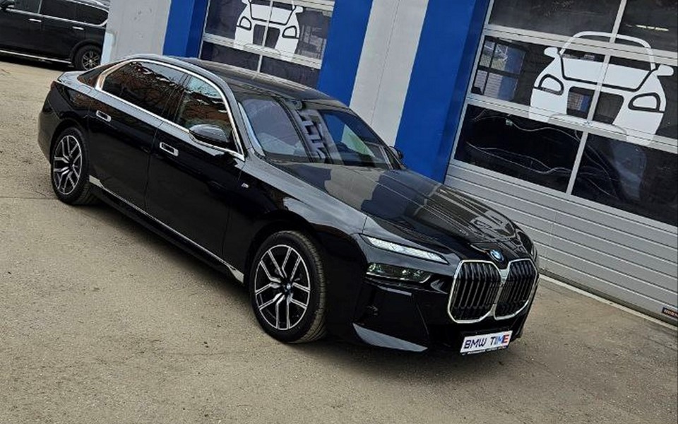 Индивидуальный стиль: русификация и алькантара преобразят ваш BMW 7 G70 bmw-time-7-g70-01.jpg