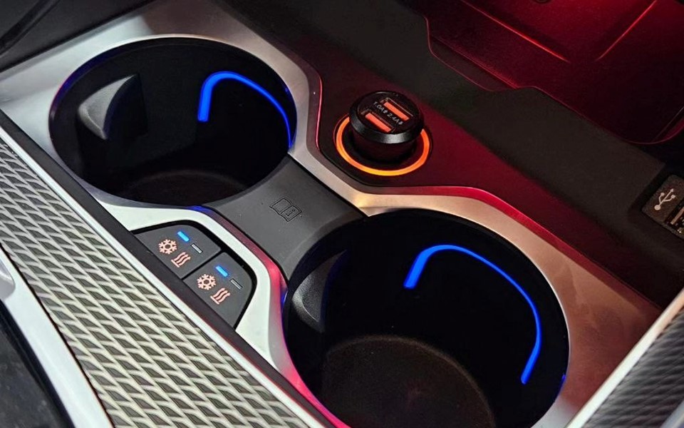 Ambient Air Paket опция "S4NMA" (ароматизатор и ионизатор), Подстаканник с поддержкой температуры (опция "S44AA") Image00002.jpg