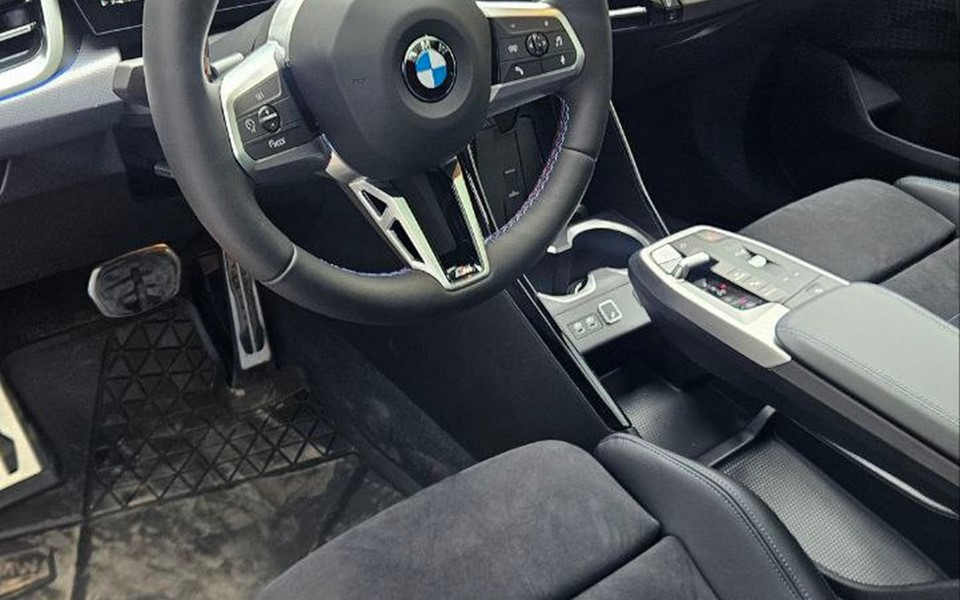 BMW-X2-U10-elektro-farkop-dovodchiki-dverey-01.jpg