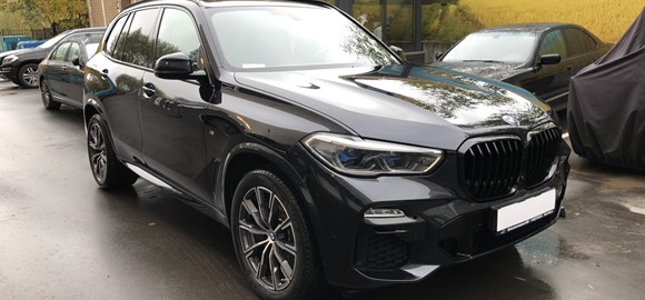 Решетка радиатора черная глянцевая