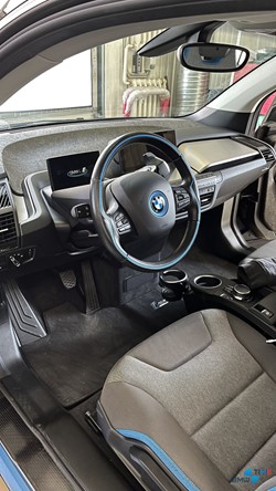 BMW-Time-BMW-i3-camera-CarPlay-002.jpg