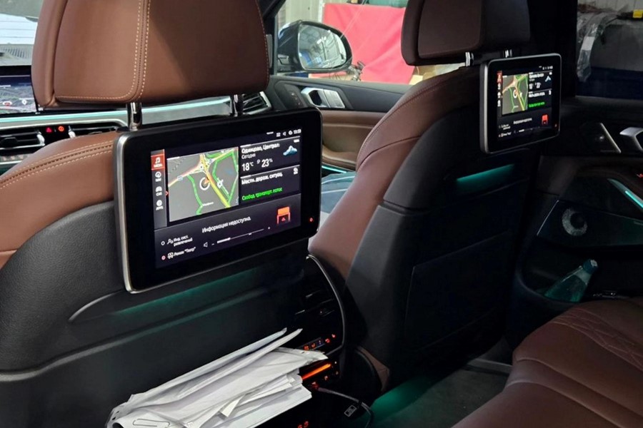 Apple TV задние пассажиры BMW X700006.jpg