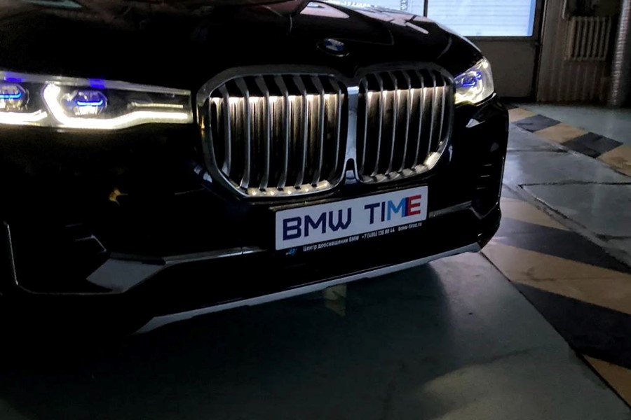 Iconic Glow BMW X7 G07.jpg