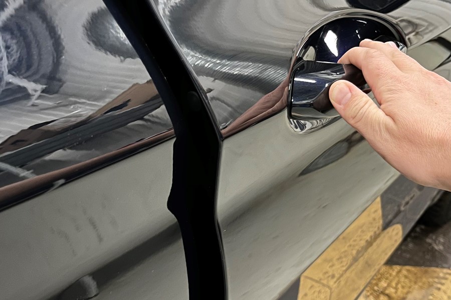 Доводчики дверей на BMW: Удобство и безопасность в деталях IMG_5912.jpg