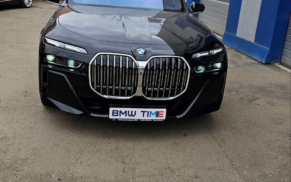 bmw-time-7-g70-03.jpg