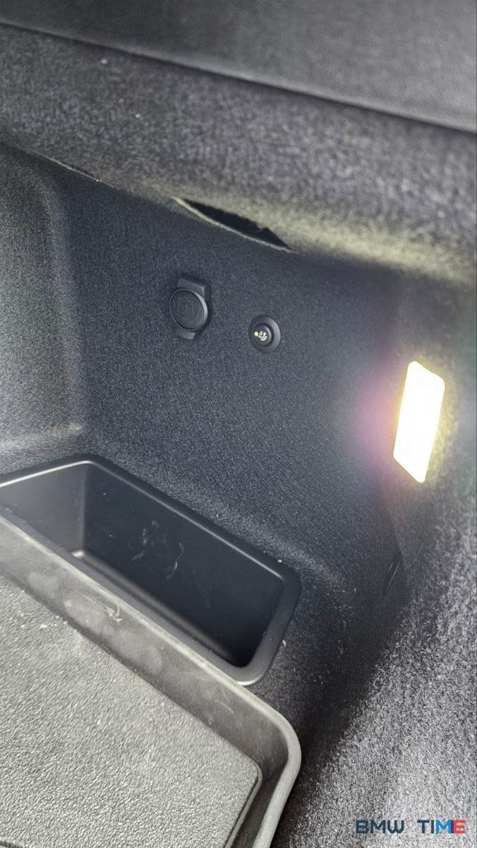 BMW-X2-U10-elektro-farkop-dovodchiki-dverey
