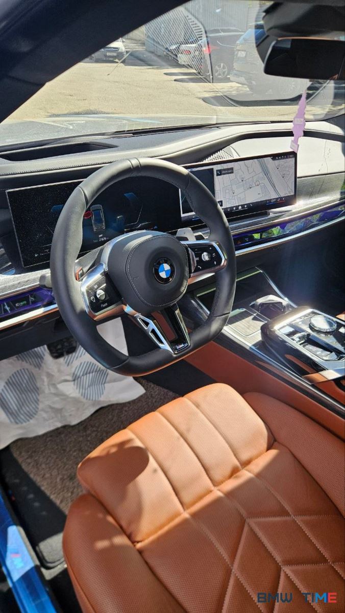bmw-7-g70-rusifikaciya-smena-regiona-schityvanie-dorozhnyh-znakov-karty-evropy